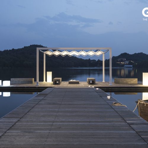 Un pergotenda con illuminazione